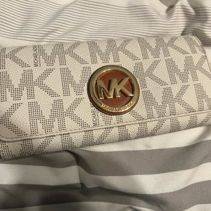 COPY - Michael Kors Vanilla Acorn wallet